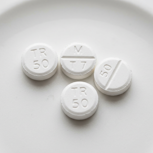 Generic Tramadol 50mg white round tablets